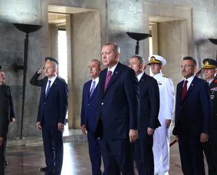 Başkan Erdoğan YAŞ toplantısı öncesi Anıtkabiri ziyaret etti
