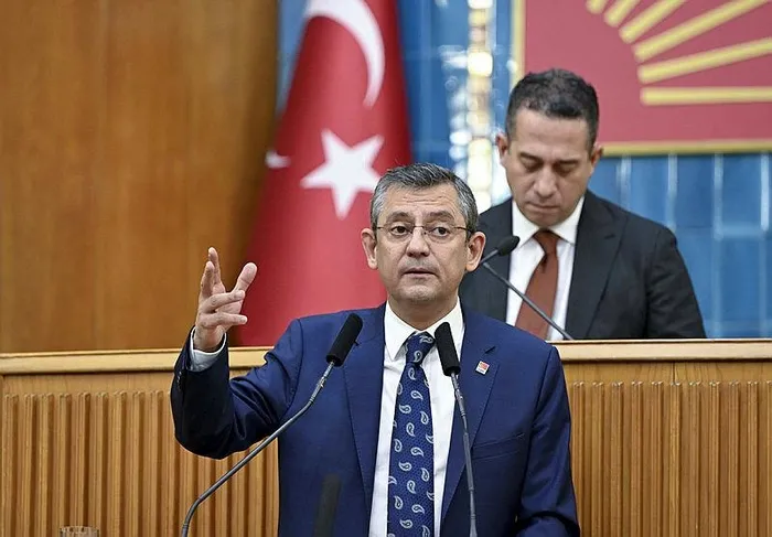 chpde-kriz-bitmiyor-vekillerin-onsecim-rahatsizligi-ozgur-ozel-kemal-kilicdaroglunun-adayi-orhan-sumeri-nasil-1705733211280.jpeg CHP'de kriz bitmiyor! Vekillerin önseçim rahatsızlığı... Özgür Özel Kemal Kılıçdaroğlu'nun adayı Orhan Sümer'i nasıl tehdit etti?-4