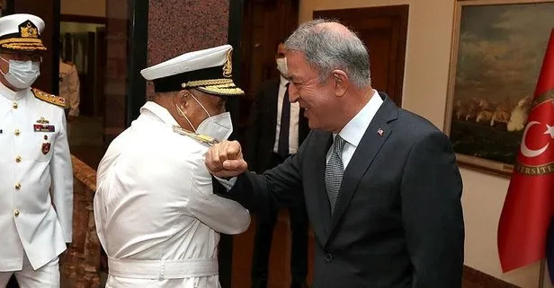 Son dakika: Milli Savunma Bakanı Hulusi Akar, Libya Deniz Kuvvetleri Komutanı Abuhulia’yı kabul etti