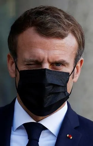 Fransa bayrağında renk değişti! Macron eleştirilerin hedefinde