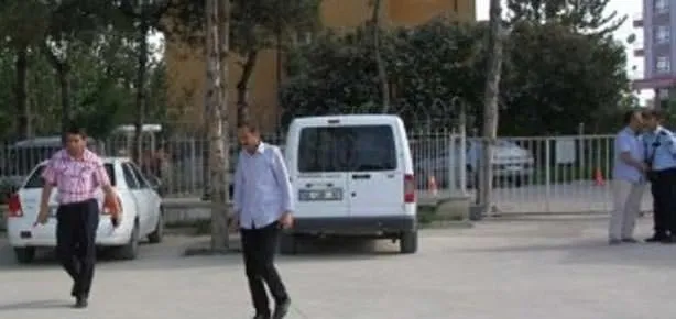 Yeğenini rehin aldı