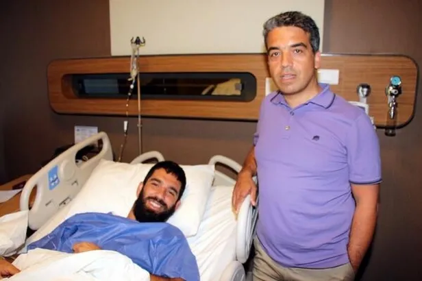 koronavirus-tedavisi-goren-galatasarayli-futbolcu-arda-turan-hastaneden-taburcu-edildi-1606221248099.jpg Koronavirüs tedavisi gören Galatasaraylı futbolcu Arda Turan hastaneden taburcu edildi!-1