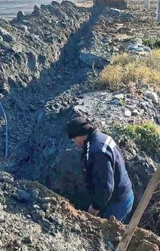 İzmir'de şehit babasına İZSU’dan su yok: 2 kilometre öteden hortumla su getirmek zorunda kaldı