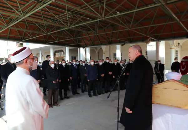 SON DAKİKA: Hafız Abdullah Nazırlı kimdir, kaç yaşındaydı, nereli? Başkan Erdoğan da cenazeye katıldı! Vasiyeti yerine getirdi-3