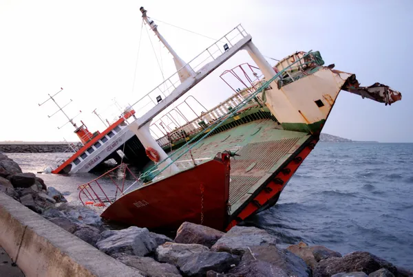 son-dakika-istanbulda-firtina-kabusu-gece-de-surdu-lodos-nedeniyle-kiyiya-oturan-gemi-batti-1638254396339.jpg Son dakika: İstanbul'da fırtına kabusu gece de sürdü! Lodos nedeniyle kıyıya oturan gemi battı-7