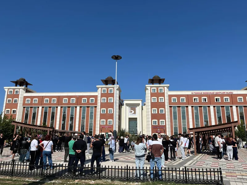 Üniversite hayali kuran öğrenciler bugün AYT sınavında ter döküyor (AJANSLAR)