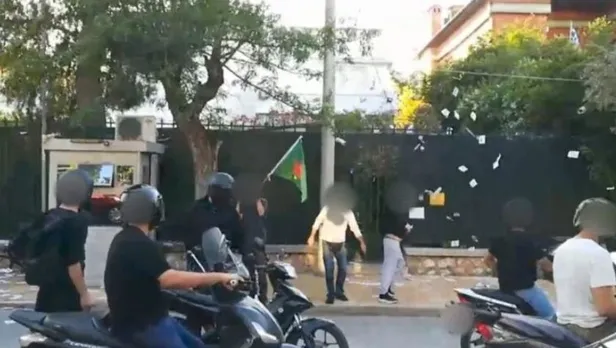 Yunanistan'da PKK destekçisi anarşist gruptan Türkiye Başkonsolosluğuna karşı eylem: Polis müdahale etmedi-1