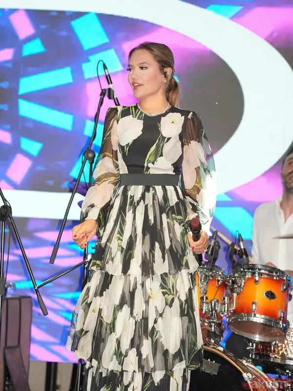 Hande Erçel’in Demet Akalın’a “Ben bile bu kadar rüküş olamam” dedirten tarzı sınıfta kaldı - 4