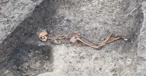 Elleri arkadan bağlı iskelet... İngiltere’de 2500 yıl önce işlenmiş cinayet ortaya çıkarıldı