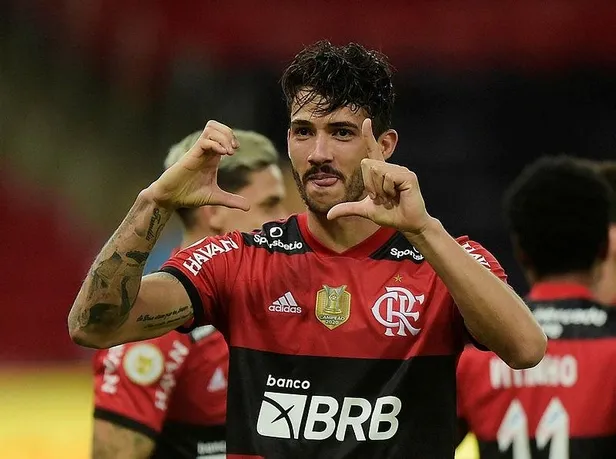 fenerbahce-kim-min-jae-yerine-stoperini-buldu-hedef-gustavo-henrique-1658313870363.jpeg Fenerbahçe Kim Min-Jae yerine stoperini buldu! Hedef Gustavo Henrique-4