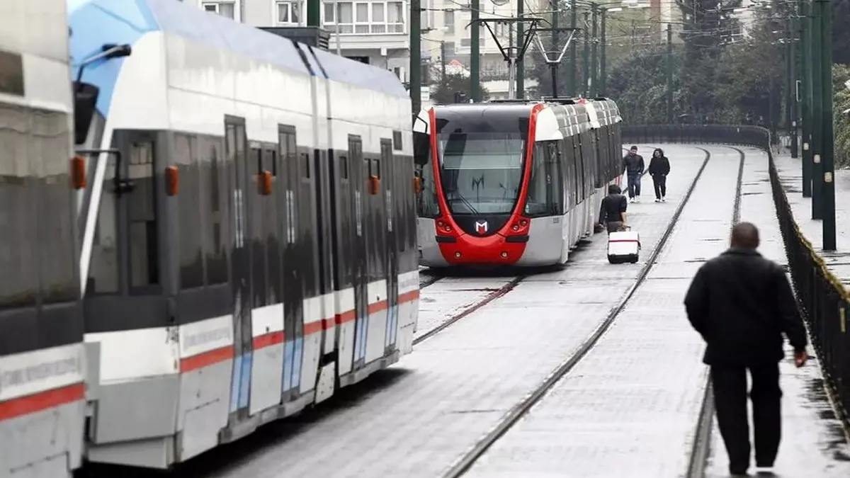 Tramvay kazası Fatih'i kilitledi