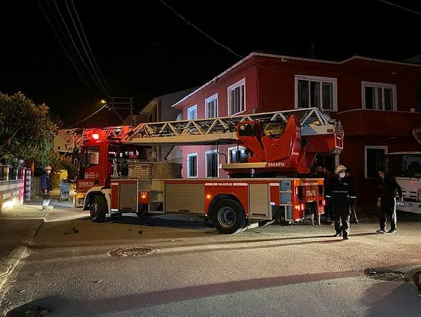 Sakarya’nın Adapazarı ilçesinde korkutan yangın: Sokağa çıkma kısıtlamasında evsiz kaldılar-4