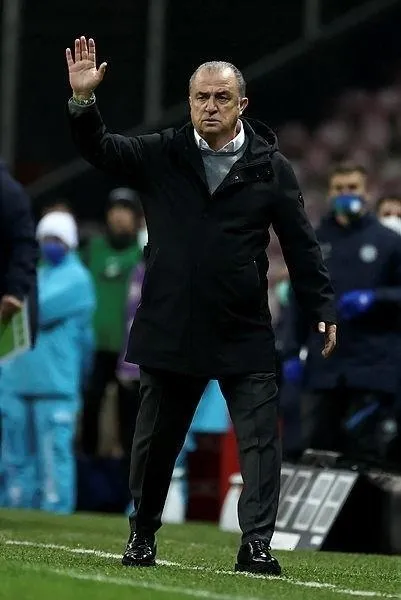 Galatasaray'ın teknik patronu Fatih Terim, hakemleri hedef aldı-2