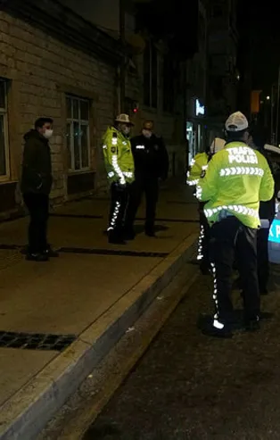 Önce ters yönde araç kullandı! Sonra polise direndi... Yer: İzmir