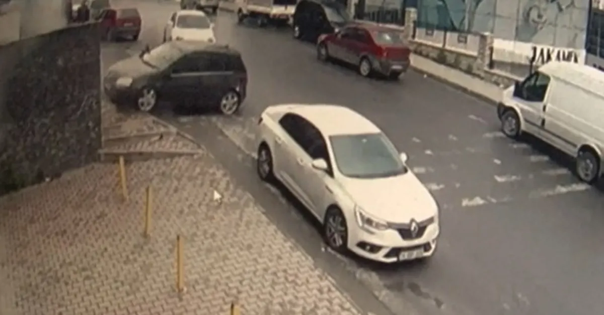 istanbul da el freni cekilmeyen arac dehset sacti saniyelerle kurtuldular takvim istanbul da el freni cekilmeyen arac dehset sacti saniyelerle kurtuldular takvim