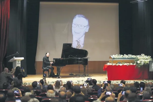 trafikte-yol-verme-kavgasi-yuzunden-tartistigi-kisiye-kursun-yagdiran-sezer-ozturkun-cezasi-belli-oldu-1652391958731.jpeg Trafikte yol verme kavgası yüzünden tartıştığı kişiye kurşun yağdıran Sezer Öztürk'ün cezası belli oldu-6