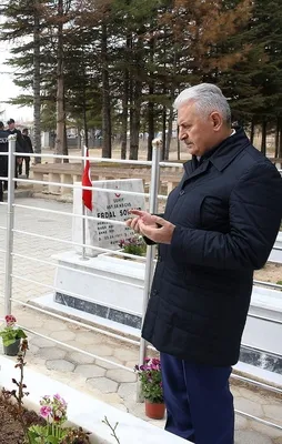 Başbakan Yıldırım'dan şehit Halisdemir'e dua