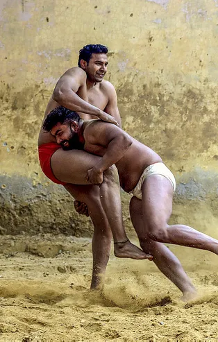 Hindistan'da güreşçiler böyle yetişiyor