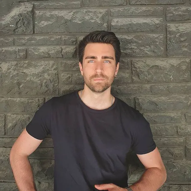 Aşk var evlilik yok!