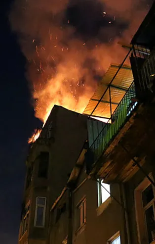 Beyoğlu'nda yangın paniği