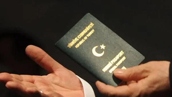 schengen-vizesi-dolandiricilari-is-basinda-25-bin-dolarini-kaptirdi-kafede-boyle-yakalandi-1691506814756.jpeg 'Schengen vizesi' dolandırıcıları iş başında! 25 bin dolarını kaptırdı: Kafede böyle yakalandı-6