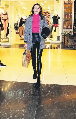 Özge Ulusoy'u yılbaşı telaşı sardı