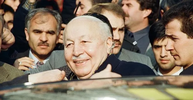 Baharı başlatan çiçek! Türk siyasetinin 'Erbakan Hoca'sı dua ve rahmetle anılıyor