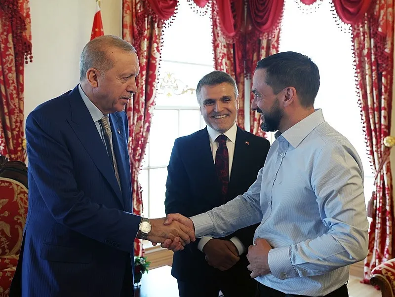 baskan-erdogan-kabul-etti-cake-not-hate-kampanyasiyla-taninan-harris-kulliyede-1784742159510.jpeg Başkan Erdoğan kabul etti: "Cake Not Hate" kampanyasıyla tanınan Harris Külliye'de-4