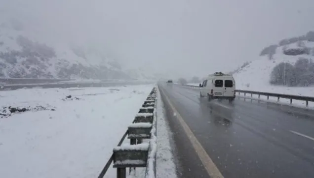 Erzincan'da kar yağışı etkili oldu!