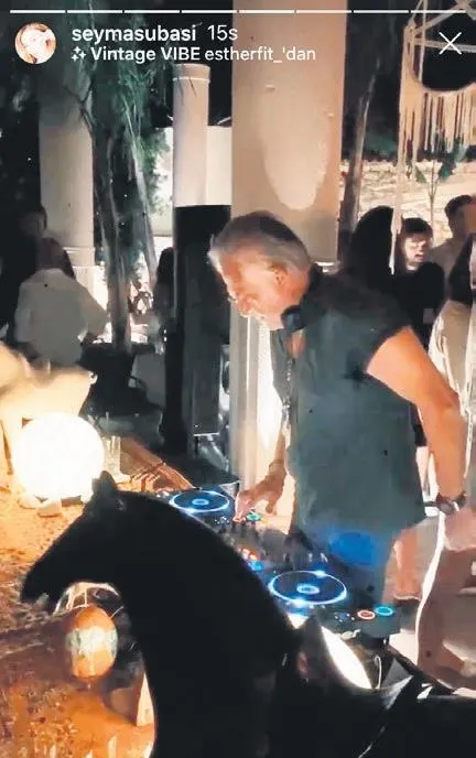 cesmede-corona-partisi-seyma-subasi-tedbirleri-hice-saydi-1595022042132.jpeg Çeşme'de 'Corona' partisi! Şeyma Subaşı tedbirleri hiçe saydı...-3
