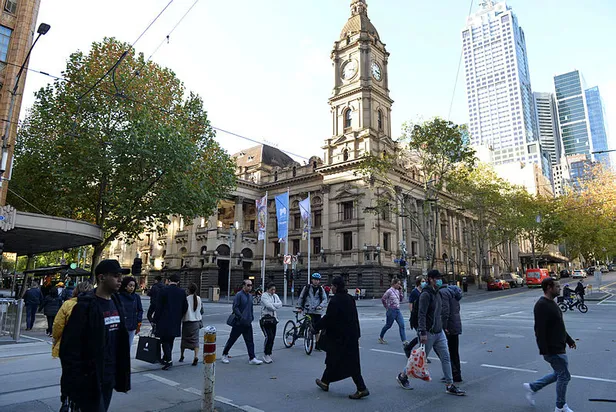 avustralyada-en-fazla-can-kaybinin-yasandigi-yeni-guney-galler-eyaletinde-kafe-ve-restoranlar-acildi-1589545946765.jpg Avustralya'da en fazla can kaybının yaşandığı Yeni Güney Galler eyaletinde kafe ve restoranlar açıldı!-1