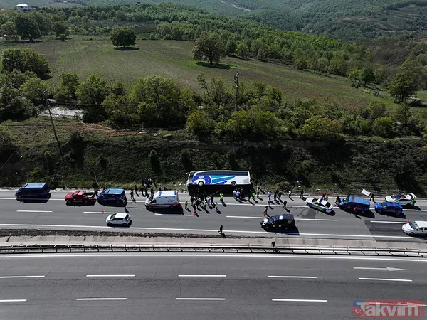 Yalova'da düz yolda giden otobüs devrildi! Görüntüler ortaya çıktı - 7