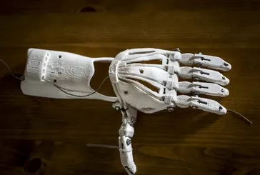 İnsansı robotlar ilk kez canlı hayvan üzerinde cerrahi operasyon yaptı