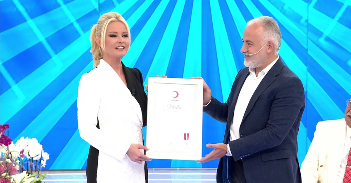 Müge Anlı, Kızılay’ın en prestijli ödülü Platin Madalya'ya layık görüldü!
