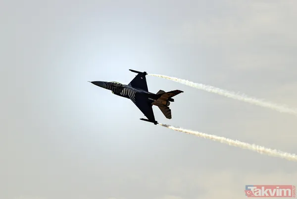 Fethin 569. yılında Atatürk Havalimanı'nda büyük coşku! İlk fidanı Başkan Erdoğan dikti, SOLOTÜRK'ten nefes kesen gösteri - 2