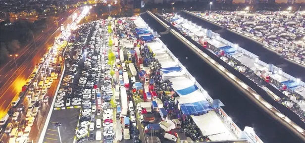 Sokağa çıkma kısıtlaması bitti İstanbul Bayrampaşa hali doldu taştı-6