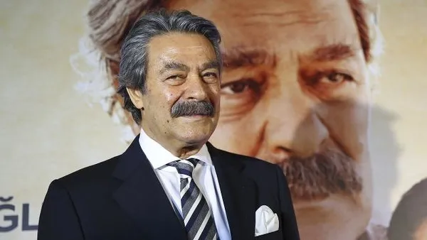 son-dakika-kadir-inanir-oldu-mu-yasiyor-mu-sag-mi-kadir-inanirin-saglik-durumunda-son-durum-felc-mi-kalacak-pes-pese-aciklamalar-1637479803052.jpg Kadir İnanır'dan haber var! Solunum cihazı çıkarıldı, uyandırıldı ve bilinci açık!-6