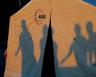 Denizlideki deprem sonrası depremzedeler çadırlara yerleşmeye başladı