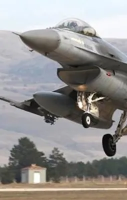 Türk jetleri Bitlis'te hainleri vurdu