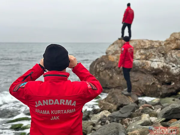 'Batuhan A' gemisinin kayıp 4 mürettebatı için kesintisiz çalışmalar! 597 personel sahada: Helikopter, uçak, 8 İHA, 6 gemi, 85 araç görevde - 5