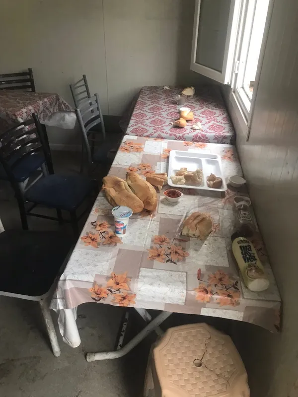 CHP’li İBB’nin metro inşaat şantiyesinden skandal görüntüler! 60 kişinin yemek yediği yemekhanede ne elektrik var ne su!-4