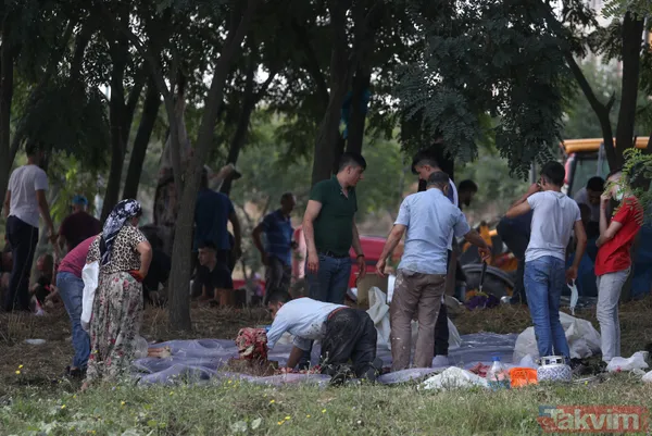 "Bu alanda kesim yasak" afişinin altında kaçak olarak kurban kesimi yaptılar - 26