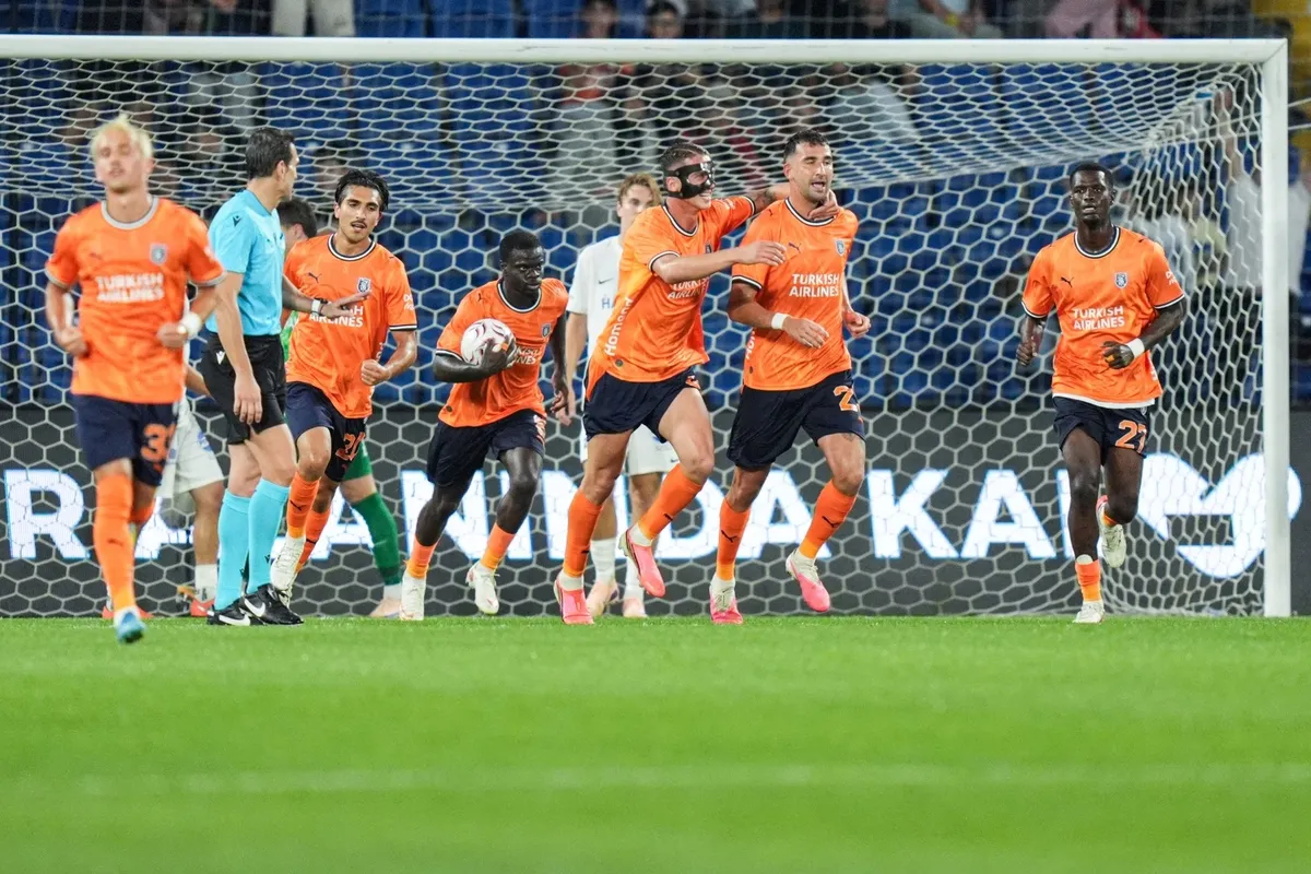 basaksehir-turu-rovansa-birakti-inter-turku-ile-berabere-kaldi-1784749321803.jpeg Başakşehir turu rövanşa bıraktı! Inter Turku ile berabere kaldı-4