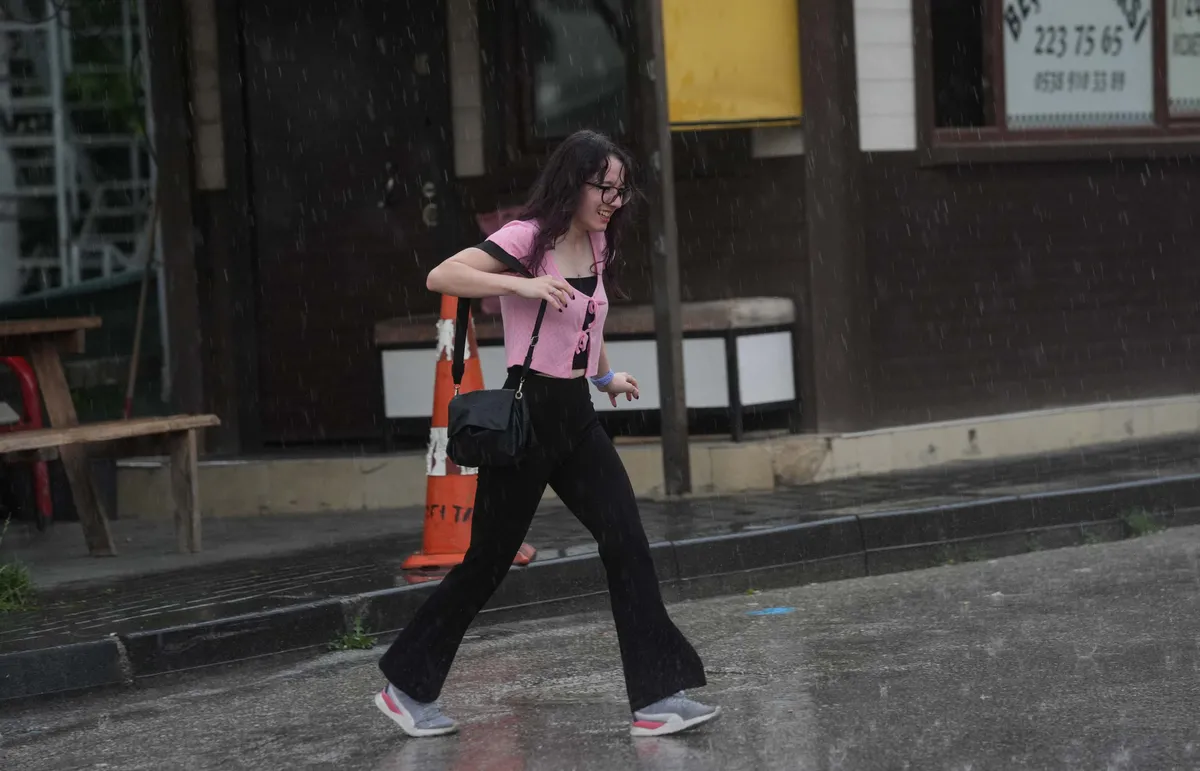Balkanlardan yağışlı hava geliyor: İstanbul ve Ankara da listede! Sıcaklıklar 10 derece düşecek-9
