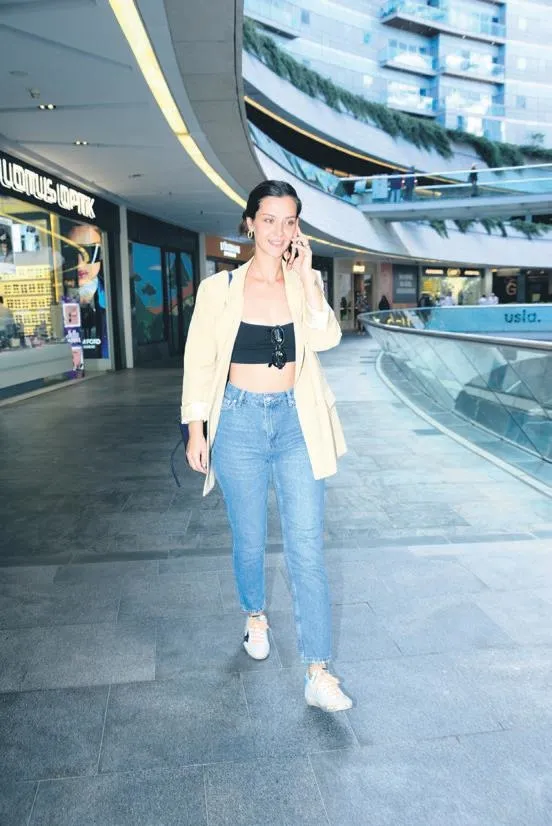 10-yildir-evli-olan-guven-kirac-baska-bir-kadinla-capkinlik-yaparken-yakalandi-saklambac-haberleri-1663875197261.jpeg 10 yıldır evli olan Güven Kıraç başka bir kadınla çapkınlık yaparken yakalandı! | Saklambaç haberleri-6