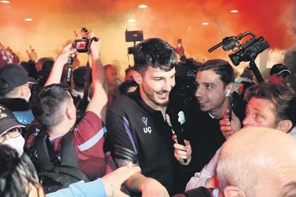 sampiyonluk-icin-gunleri-sayan-trabzonspor-dogru-planlamanin-meyvelerini-topluyor-1650841749567.jpeg Şampiyonluk için günleri sayan Trabzonspor doğru planlamanın meyvelerini topluyor-2