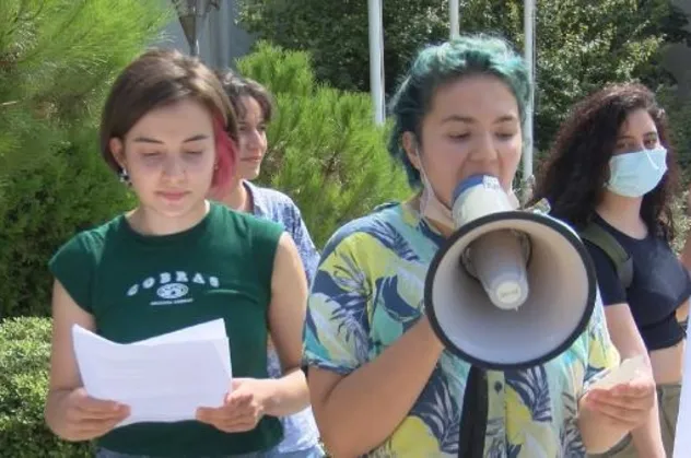 "Eteğini kaldırdım tokat attım" diyen Celal Şengör'e İTÜ'de protesto: Tahammülümüz yok