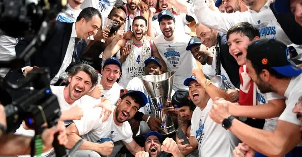 Euroleague şampiyonu Anadolu Efes Türkiye'de: "Söz vermiştik, yerine getirdik"