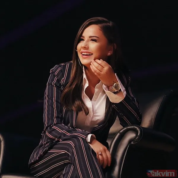 7 aylık hamile olan Merve Özbey karnı burnunda sahne aldı! Süper minisiyle boy gösteren Merve’ye bakın! Sosyal medyayı salladı - 10