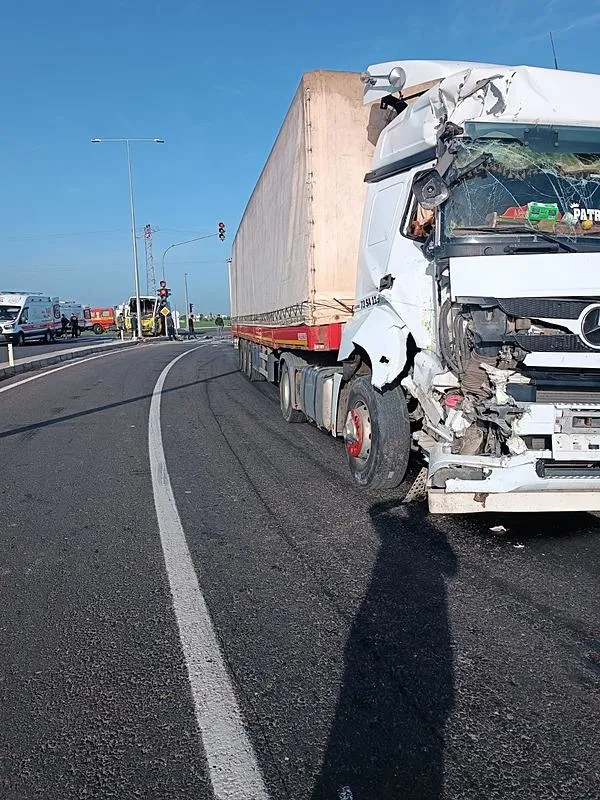 mardinde-feci-kaza-midibus-ile-tir-carpisti-cok-sayida-yarali-var-1712395097167.jpeg Mardin'de feci kaza! Midibüs ile TIR çarpıştı: Çok sayıda yaralı var-2